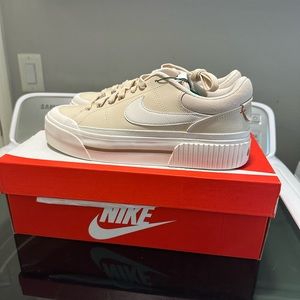 Women’s Nike Court Legacy Lift, Size 8.5
